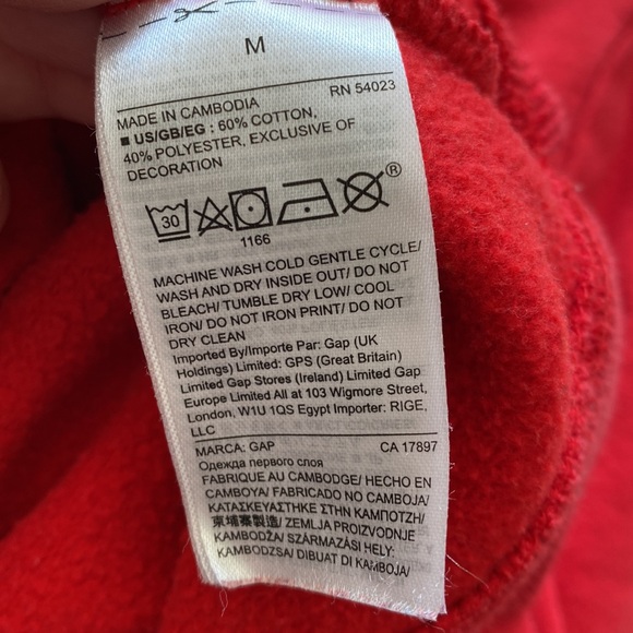 Gap women’s red cropped oversized sweatshirt with sparkly “Gap” lettering - Picture 5 of 6